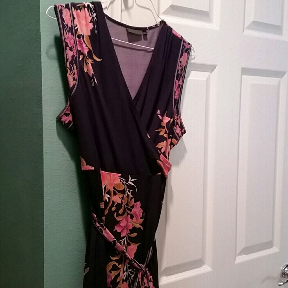 Super cute v neck purple floral dress size large